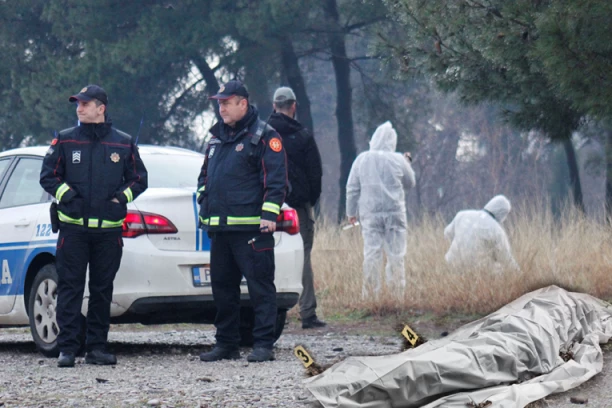 MAFIJAŠKA LIKVIDACIJA U NIKŠIĆU! Mladić pozvao Vuletića da prošetaju, pa tokom razgovora izvadio pištolj i sasuo 6 METAKA u njega! LALATOVIĆ UBIO I DVOJICU "KAVČANA"!