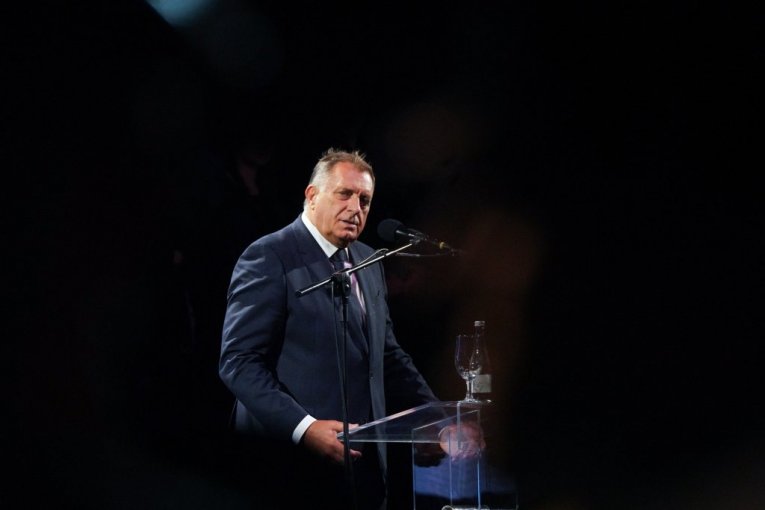 "DANAS SAM RAZGOVARAO SA DODIKOM" - Vučić o situaciji u Republici Srpskoj: "UVEK ĆEMO BITI UZ NAŠ NAROD"