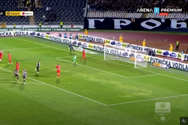 SJAJNI VUKOTIĆ POGODIO ZA PARTIZANOVO IZJEDNAČENJE! Pogledajte gol crno-belog klinca, vratio je ekipu u igru! (VIDEO)