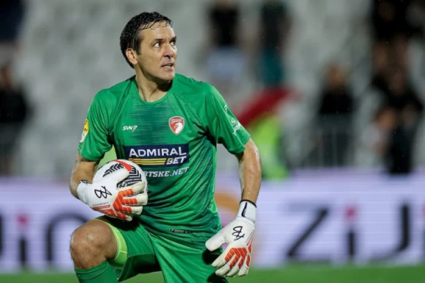 ŠTA TO URADI?! Neverovatan kiks Vladimira Stojkovića koji ćete morati da pogledate bar nekoliko puta! (VIDEO)