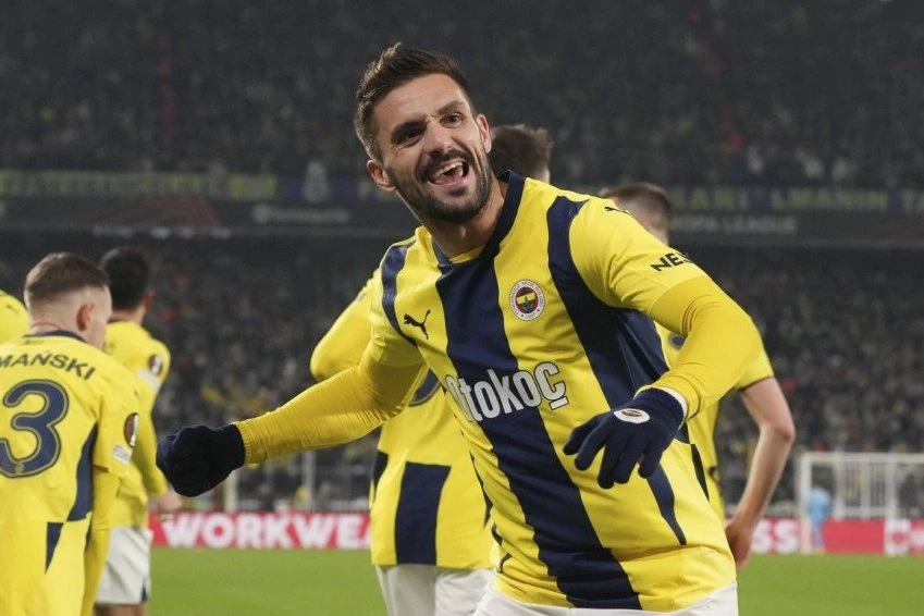 SAT OTKUCAVA, A NAVIJAČI ZVEZDE ČEKAJU SAMO JEDNU VEST: Potpis Dušana Tadića je spreman, crveno-belima stiže brutalno pojačanje!