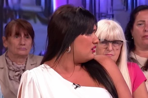 "ZA MOJU MAJKU NEMA LEKA" Neizlečiva bolest POKOSILA porodicu učesnice "Elite 8" - LEKOVIMA PRODUŽAVA ŽIVOT, NE REAGUJE NA TERAPIJE! (VIDEO)