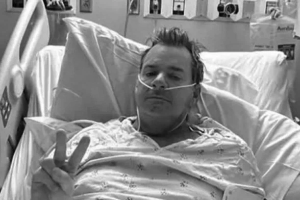 UMRO ČUVENI ROKER! Pevač se oženio pre samo DVE NEDELJE, a sada ženi IZDAHNUO NA RUKAMA! Tuga (VIDEO)