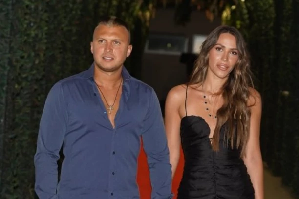 STEFANU KARIĆU DEVOJKA PRIREDILA HAOS: Procurile fotografije sa TAJNE lokacije, sve je PUCALO - nije mogao da veruje očima (GALERIJA)