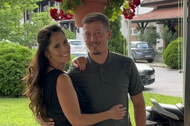 DINČINA ŽENA POTKAČILA DESINGERICU! Njihova deca nemaju društvene mreže, A OVU STVAR su im roditelji posebno zabranili!