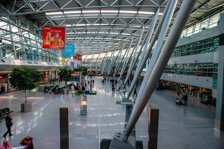 HAOS NA AERODROMU, KASNILO VIŠE OD 60 LETOVA: Putnici pobesneli kada su čuli RAZLOG