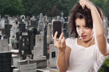 379 TURISTA POGINULO ZBOG JEDNOG SELFIJA! Najopasnija mesta gde masovno rizikuju život radi LAJKOVA