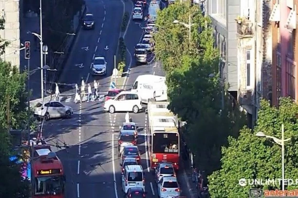 POČEO JUTARNJI ŠPIC U BEOGRADU: Evo gde su najveće gužve i kakvo je stanje sa gradskim prevozom, završeni radovi u Drajzerovoj