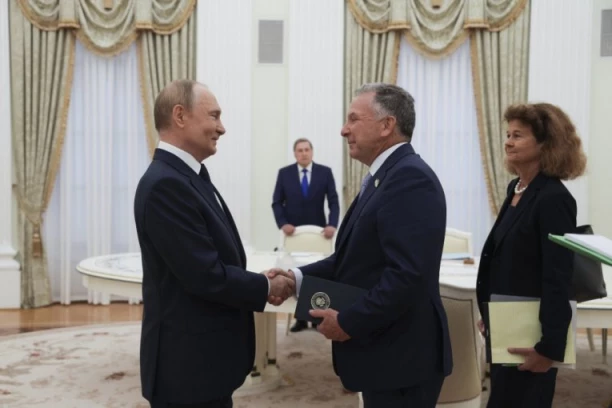 "VEOMA KORISTAN I KONSTRUKTIVAN SASTANAK": Putin i Trampov čovek PREZADOVOLJNI susretom u Kremlju, ovo znači SAMO JEDNO