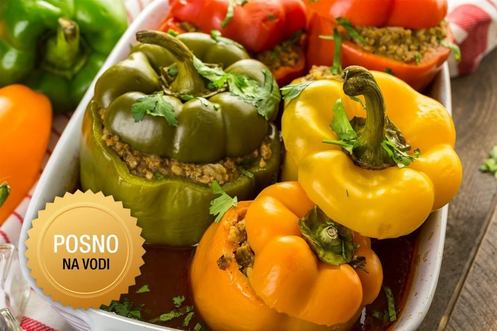 PUNJENE PAPRIKE IZ RERNE BEZ GRAMA MESA I BEZ KAPI ULJA: Preukusan domaći ručak koji okuplja porodicu u danima posta ili kada poželite lagan, letnji obrok