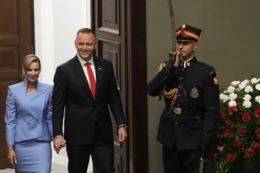 TRAMPOV ČOVEK, SPREMAN ZA RAT SA PREMIJEROM: Karol Navrocki položio zakletvu, Poljska ima NOVOG PREDSEDNIKA