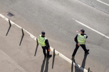 BLAČANIN (81) OSTAO BEZ DOZVOLE, IDE I U ZATVOR I PLAĆA OGROMNU KAZNU! Vozio suprotnim smerom na auto-putu - POLICIJA ODMAH REAGOVALA!