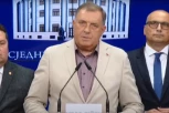 "SLUŠAM VOLJU NARODA I ZA NAROD SE BORIM!" Dodik najavio raspisivanje referenduma posle oduzimanja mandata: PRIHVATANJE ODLUKE JE UDAR NA USTAV RS!