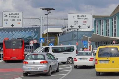 AUTOMATI ZA TAKSI VAUČERE POSTAVLJENI NA AERODROMU "NIKOLA TESLA": Pročitajte detaljno uputstvo kako rade, gde se nalaze i koliko košta vožnja