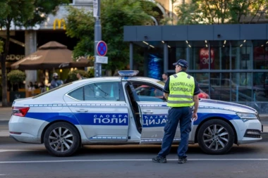 JURCAO 169 KILOMETARA NA SAT I OBILAZIO KOLONU: Bahati vozač isključen iz saobraćaja, vozio DUPLO iznad ograničenja!