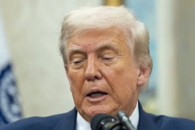 IZ SENKE U ISTORIJU: Život i smrt brata Donalda Trampa (VIDEO)