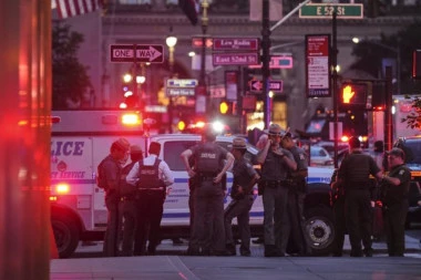 PUCNJAVA KOD FAKULTETA! Ubijen napadač, sve vrvi od policije