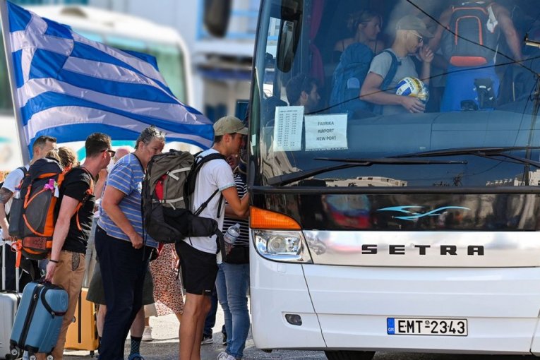 DETAILED PRICE LIST FOR VACATIONING IN GREECE: Find out exactly how much money you need for a family of four!