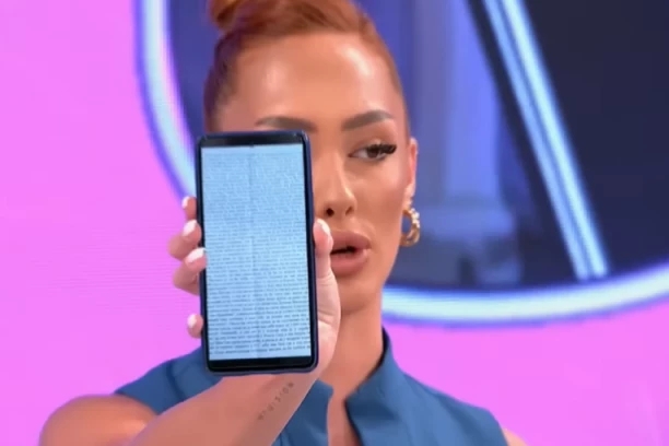 VODITELJKI STIGLI DOKAZI USRED EMISIJE, HITNO ZAUSTAVLJEN PROGRAM! Učesnica prebledela od straha, nije verovala da će ovo neko poslati!