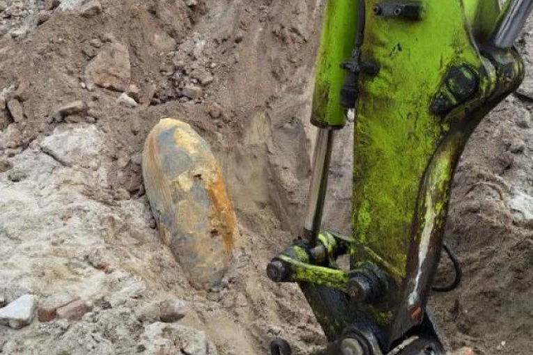 PRONAĐENA BOMBA TOKOM RADOVA U LUCI: Mornarica momentalno došla na lice mesta
