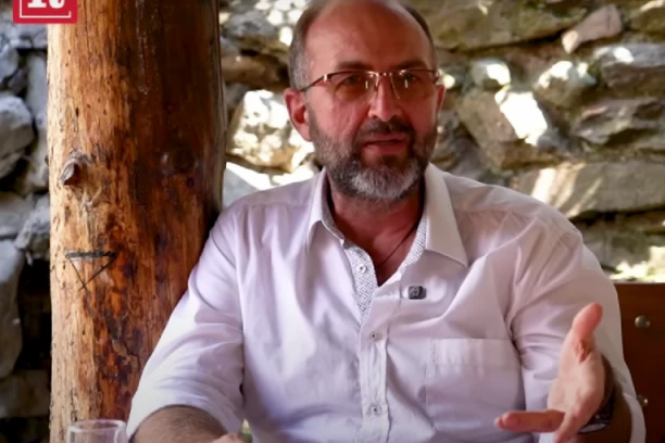 SAZNAJEMO! Tika Špic SPREMA bombu sa OVOM italijanskom lepoticom! (FOTO, VIDEO)