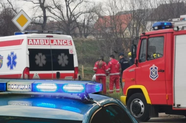 POGINUO MLADIĆ U UDESU KOD NOVOG BEČEJA! Sleteo s puta i udario u trafostanicu, PA USLEDIO POŽAR! (FOTO)