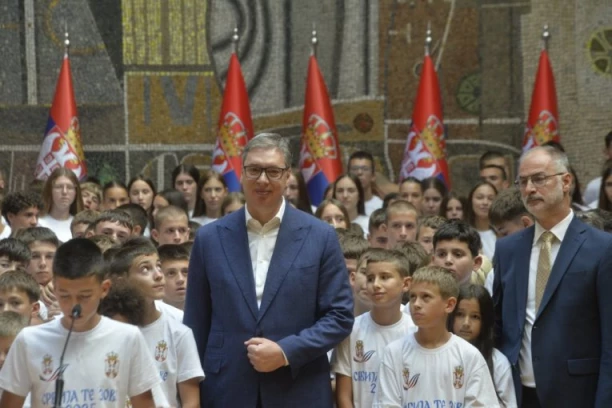 DRAGA DECO, DOBRO DOŠLI KUĆI! Vučić ugostio mlade srpske sportiste, učesnike kampa "Srbija te zove 2025" (FOTO)