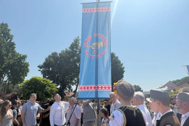 Počeo GUČA FESTIVAL – Ludilo na ulicama od ranog jutra: Boban Marković otvorio 64. Dragačevski sabor