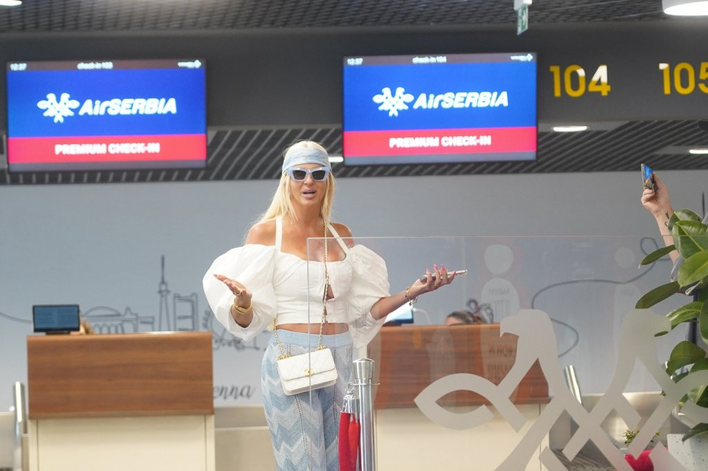 Jelena Karleuša na aerodromu "Nikola Tesla"