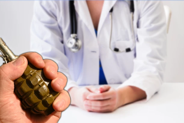 DRAMA U AMBULANTI U BORU! Držao bombu i tražio psihoaktivne lekove: ŠOK usledio kad ga je policija stigla!