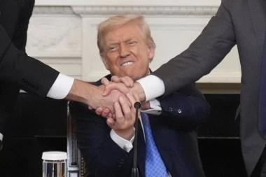 ČUDO SE DOGODILO: Bajden i Klinton nahvalili Trampa kao nikad pre! Predsednik SAD odmah se oglasio na mreži