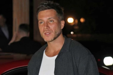 HITNO OTKAZAN NASTUP SAŠE KOVAČEVIĆA - USLEDILO ZVANIČNO SAOPŠTENJE! Pevač prinuđen da napusti državu!