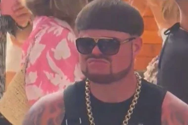 LUDILO - GOVORI SE O CIFRI OD 18 MILIONA, O NJEMU SVI BRUJE! Da li je mladić koji je plesom zapalio mreže NOVI KRALJ RIJALITIJA? (VIDEO)