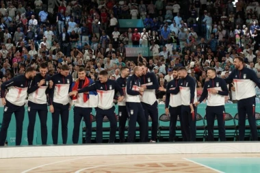 PRE TAČNO GODINU DANA, GLEDALI SMO NAJLUĐU DODELU MEDALJA U ISTORIJI OI: Bronza Srbije sijala je kao zlato! (FOTO,VIDEO)
