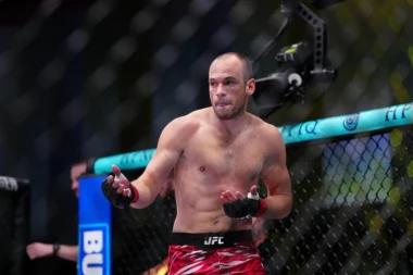 TAKO SE TO RADI! Srbin uništio protivnika, a onda se PREKRSTIO I UPUTIO MOĆNE REČI (VIDEO)