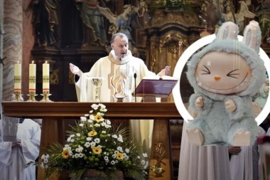 SABLASNO ILI DIRLJIVO? KATOLIČKI SVEŠTENICI POČELI DA BLAGOSILJAJU LABUBU LUTKE: Neočekivani verski obred izazvao snažne reakcije (VIDEO)
