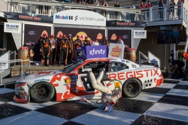 HOROR NA PROSLAVI POBEDE! Sportista hitno prebačen u bolnicu - OVAKO NEŠTO DO SADA NIJE VIĐENO (UZNEMIRUJUĆI VIDEO)