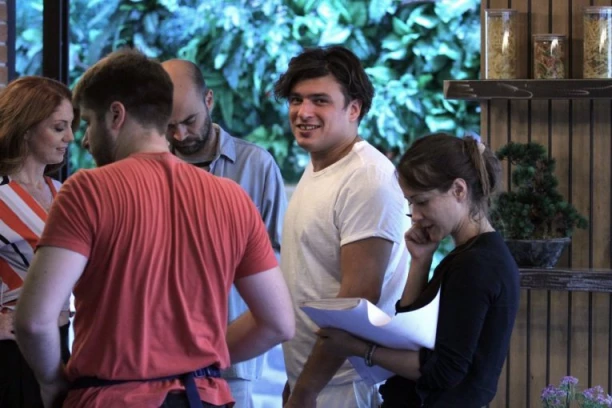 ŠOK ISPOVESTI EKIPE IZ "JUTRO ĆE PROMENITI SVE"! Ovaj glumac im zadavao veliku gavoboju  - EVO ZAŠTO NIJE SNIMLJEN NASTAVAK SERIJE!