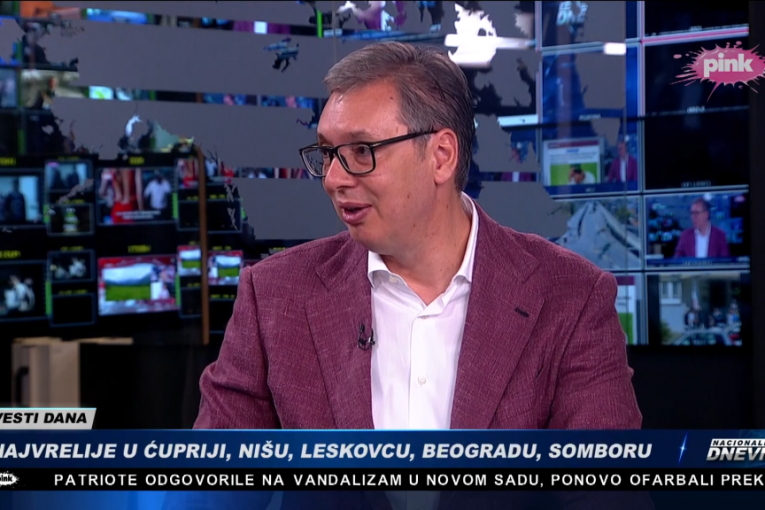 "VIŠE IH SE NIKO NE PLAŠI"! Vučić  "Za njih je trobojka ko crvena marama"!