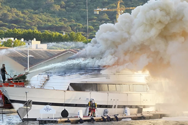 POŽAR NA OHRIDSKOM JEZERU! Zapalio se gliser!