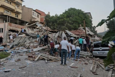 SVE SE TRESLO, LJUDI U PANICI TRČALI NAPOLJE: Jak zemljotres pogodio Venecuelu! Jezivi snimci s lica mesta (VIDEO)