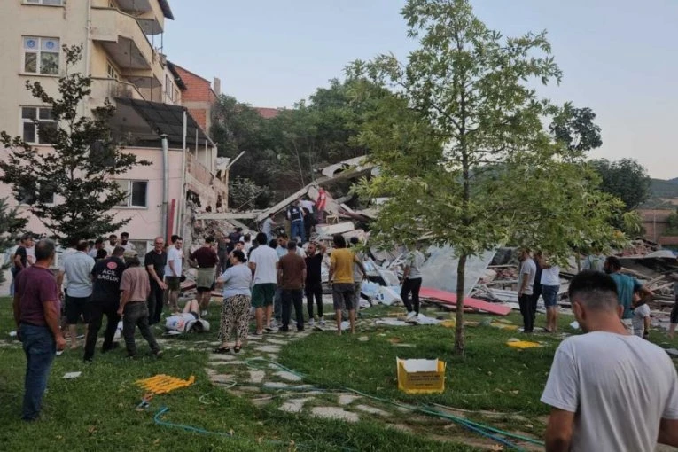 TRESLO SE NA BALKANU! Snažan zemljotres pogodio komšiluk - još uvek se utvrđuje šteta!