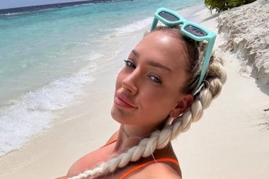 OVU SU ŠOK-DETALJI HAPŠENJA POZNATE INFLUENSERKE! Interventna je PIJANU jurila po ulicama, sa dečkom izazvala RUSVAJ!