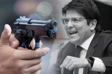 NAPADAČ GA UPUCAO SA LEĐA! Ovako je izgledao atentat na Miguela Uribea - u ovom trenutku dobio je CEO RAFAL u glavu i telo! (UZNEMIRUJUĆI VIDEO)