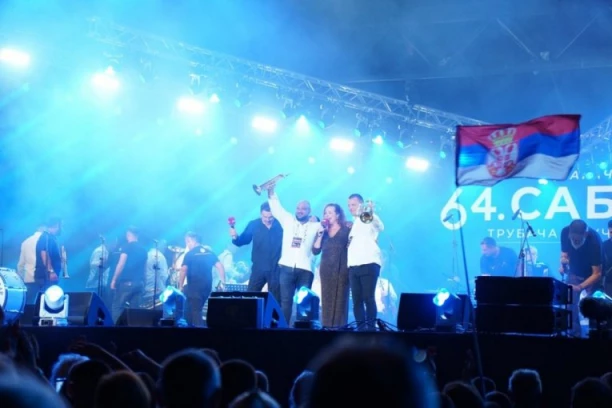 Ana Bekuta i Dragan Kojić Keba MEGA KONCERTOM zatvorili GUČA FESTIVAL! - Evo ko je odneo pobedu na 64. saboru trubača