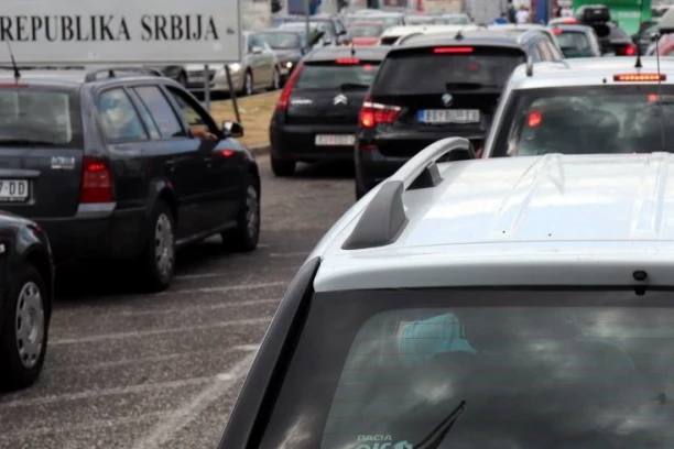 SPREMITE SE NA ČEKANJA, IZMENJEN REŽIM SAOBRAĆAJA! Od danas su zatvorene ove rampe na AUTOPUTU E-75, izašao spisak alternativnih PRAVACA!