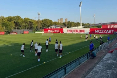 SPORTISSIMO NA POSLEDNJEM TRENINGU ZVEZDE PRED LEH: Dva ključna fudbalera se nisu skidala, raspoloženje na nivou! (FOTO,VIDEO)