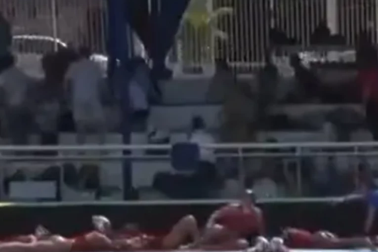 ŠOK! Pucnjava prekinula utakmicu, evo šta su sportisti prvo uradili (VIDEO)