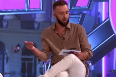 VODITELJ HITNO PREKINUO EMISIJU ZBOG SAOPŠTENJA: Nastao MUK u studiju zbog OVE PORUKE, Ena Čolić pozelenela od stida!