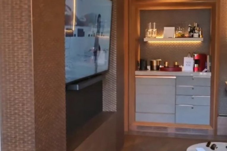 Rasta devojka Marija jahta Crna Gora